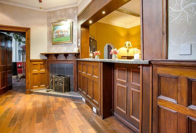 בית מלון כפרי Prestwick Airport