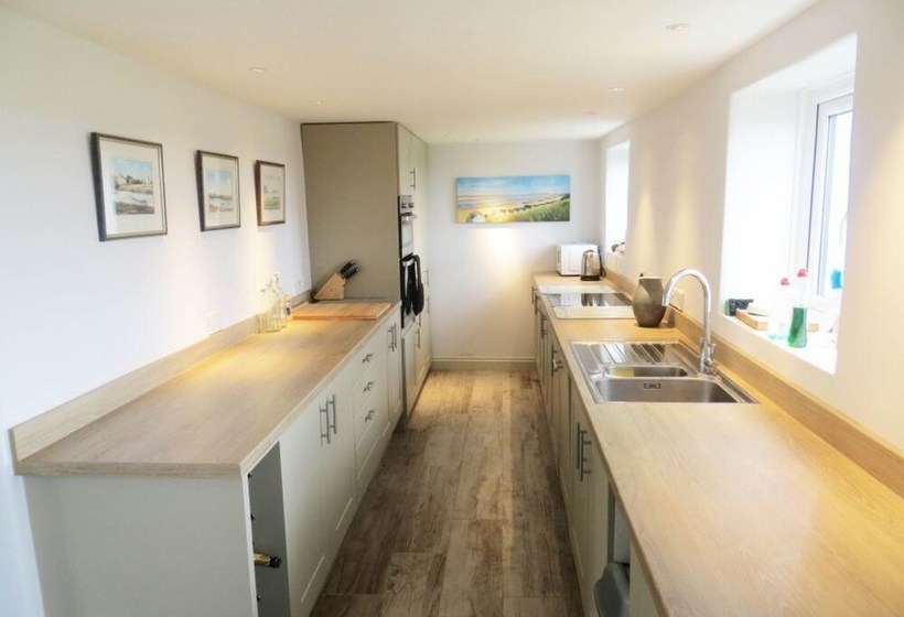 Island House...unique Situation With Harbour Views