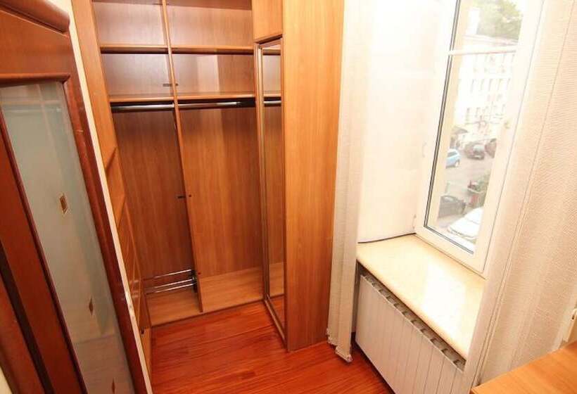 Lakshmi Apartment Red Square