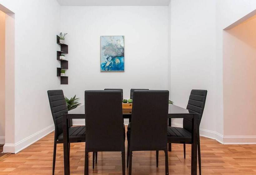 Live Like A Local   Downtown 3 Bdr Gem