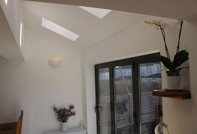 Luxury Victorian Garden Apartment