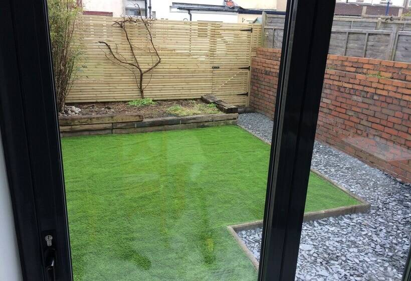 Luxury Victorian Garden Apartment