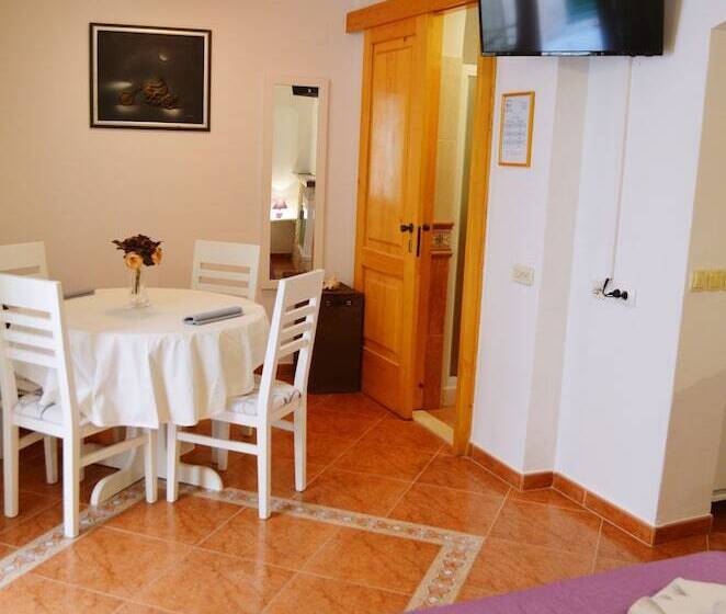 M & J Central Suites