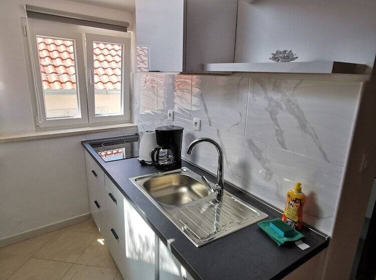 M & J Central Suites