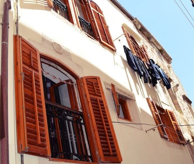 M & J Central Suites