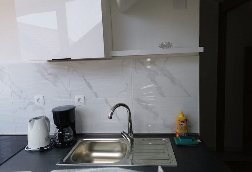 M & J Central Suites