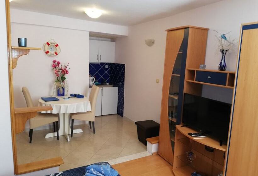 M & J Central Suites