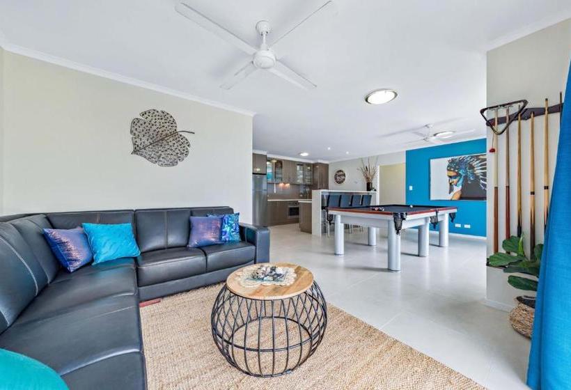Panoramic Paradise On Shute