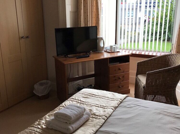 بنسيون Beeches Guest House