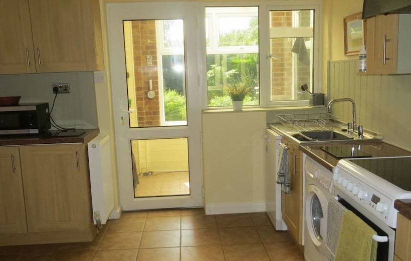 Rowan House.......within 5 Minutes Of Clifftops