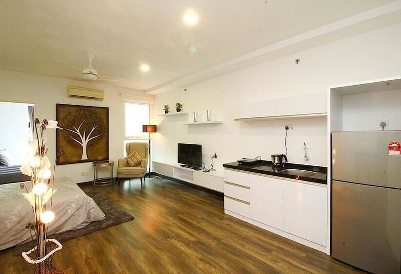 Staynest Suites At Gurney Drive