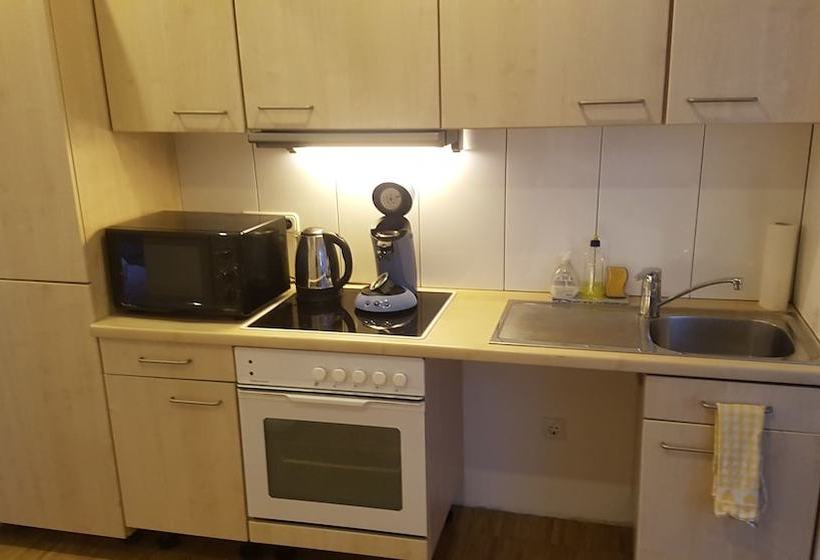 Wohnen Im Souterrain Einer Villa