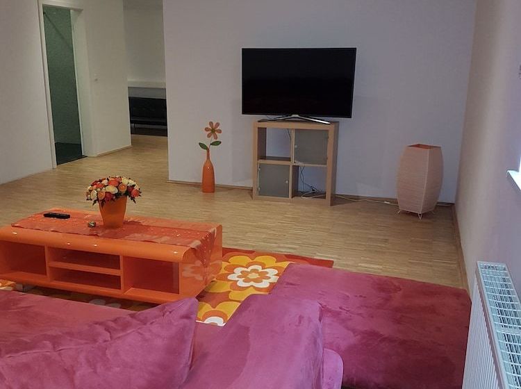 Wohnen Im Souterrain Einer Villa