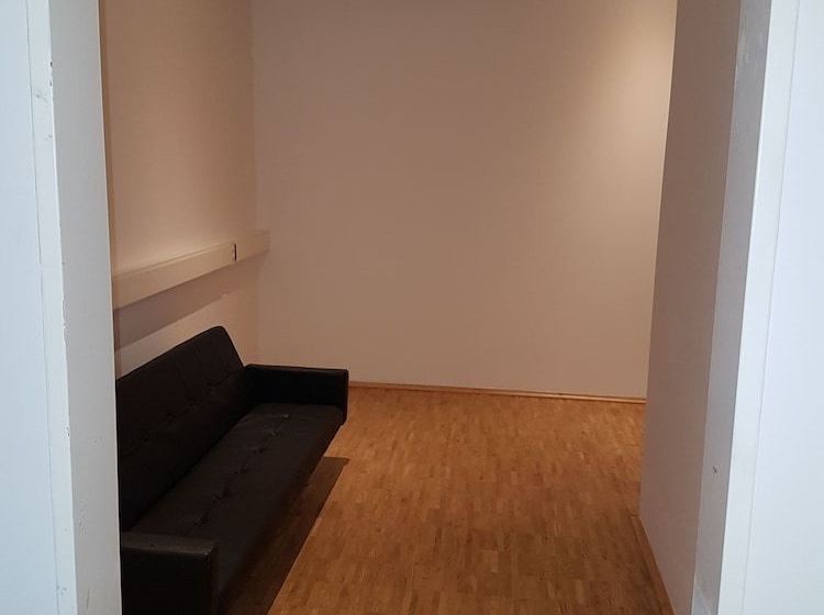 Wohnen Im Souterrain Einer Villa