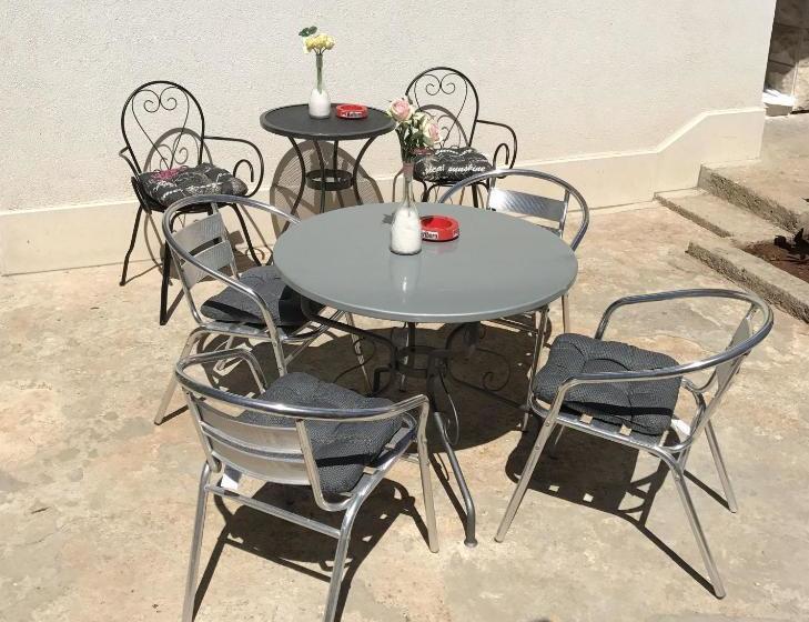 Apartment Dot Deluxe