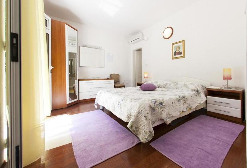 Apartments And Rooms Vojmir