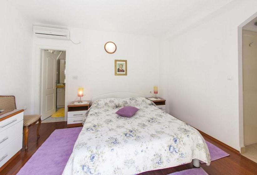 Apartments And Rooms Vojmir