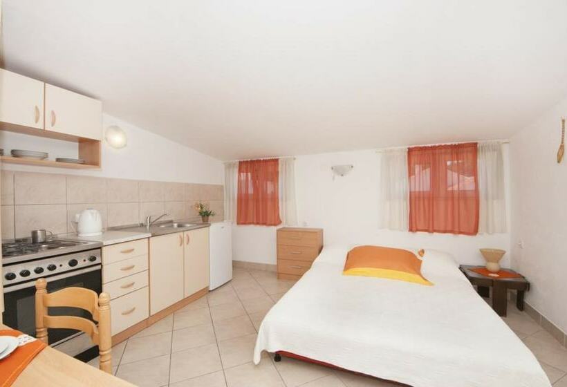 Apartments Jasenka Supetar