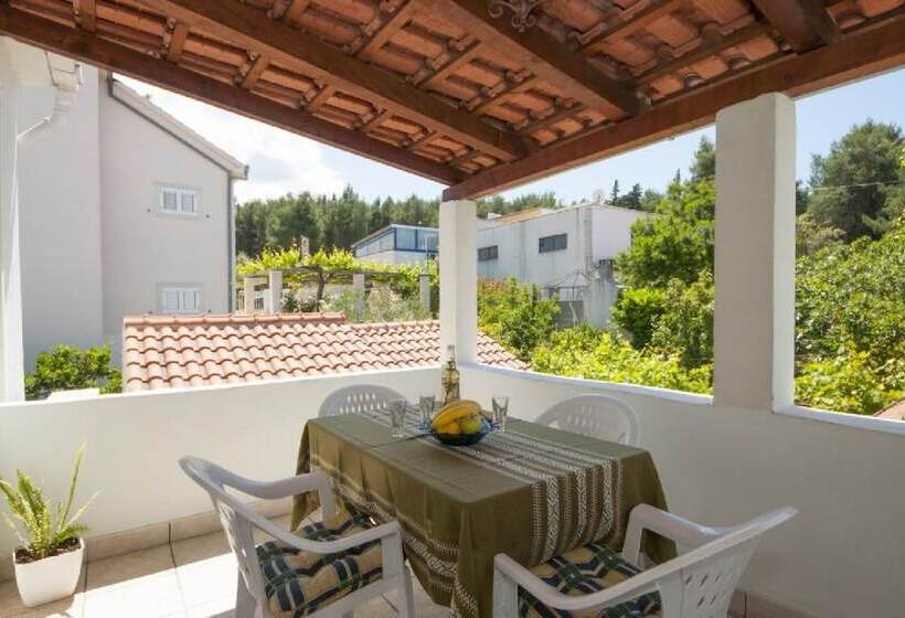 Apartments Jasenka Supetar