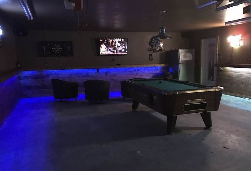 Family Friendly Lake House Located At Mid West Arm Of Lake Fork