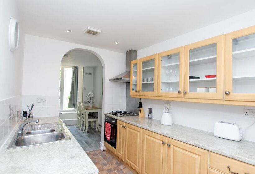 Large Garden Apartment Central Bristol