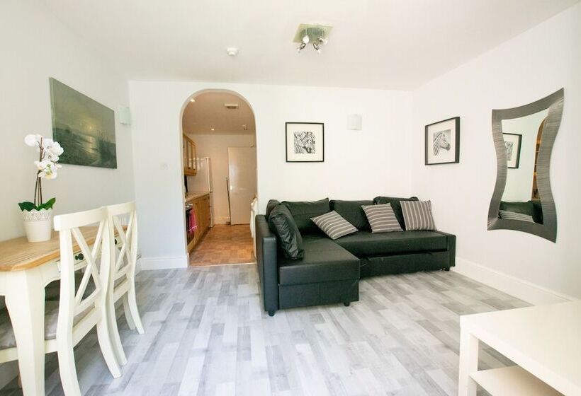 Large Garden Apartment Central Bristol