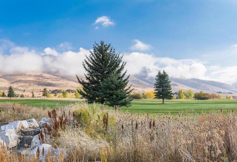 Luxury Townhouse In Wolf Creek