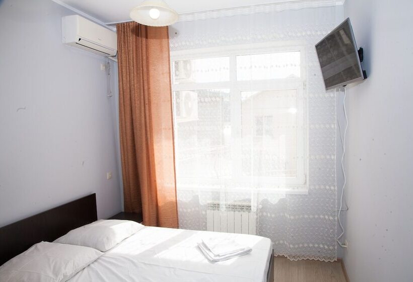 پانسیون Leto Guest House