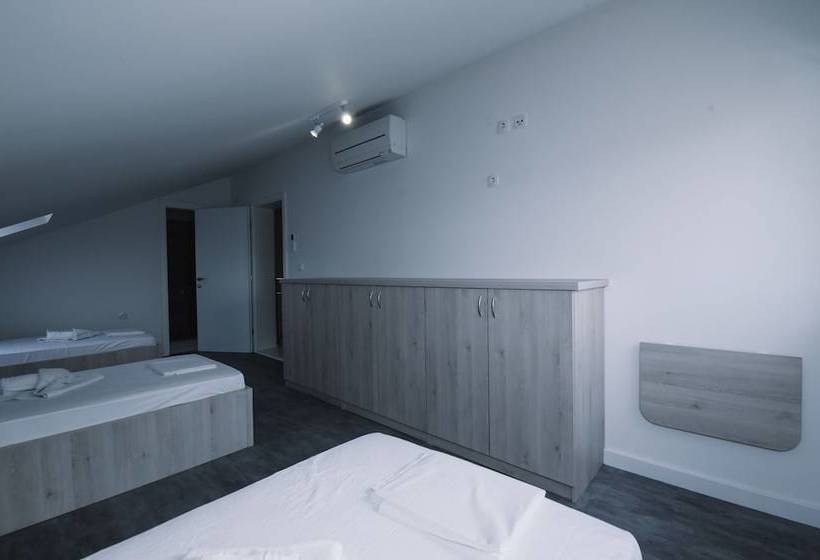 膳宿费 Skunca’s House