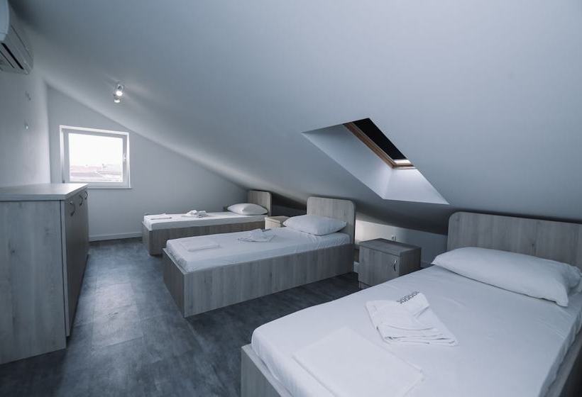 膳宿费 Skunca’s House