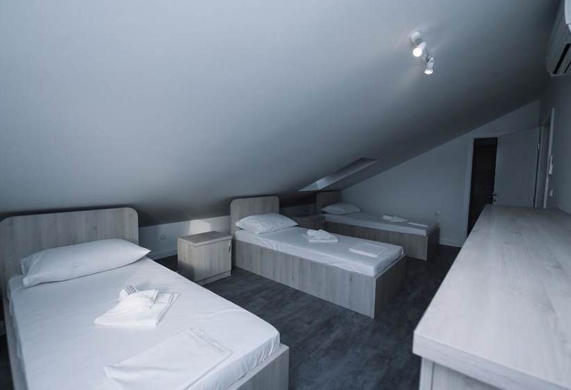 膳宿费 Skunca’s House