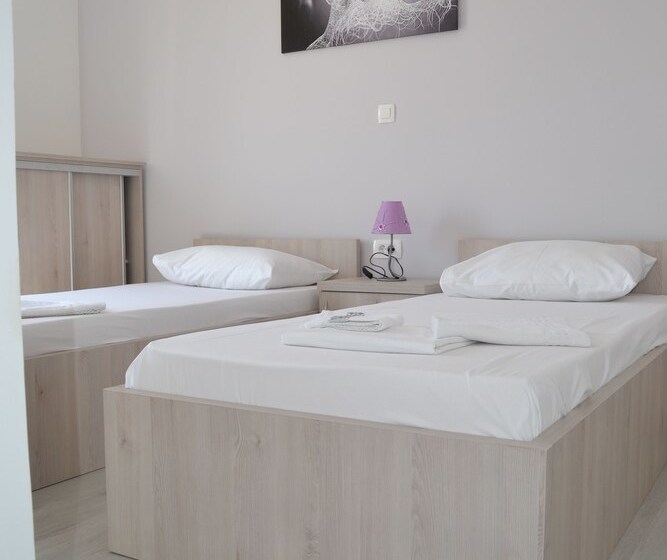 膳宿费 Skunca’s House