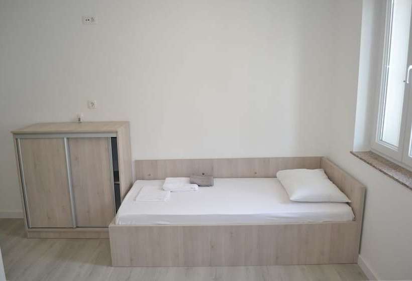 膳宿费 Skunca’s House