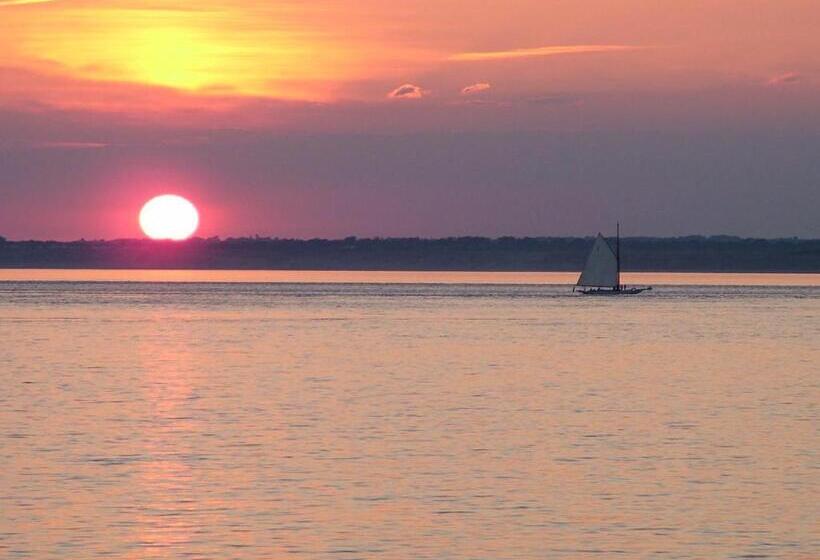 Promenade Apartment With Own Beach Hut