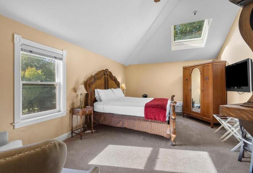 Hennessey House Bed And Breakfast