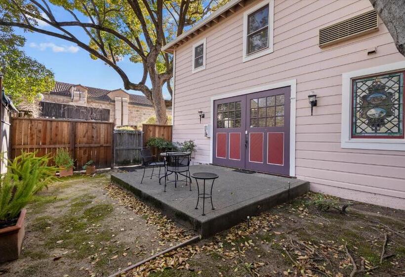 Hennessey House Bed And Breakfast