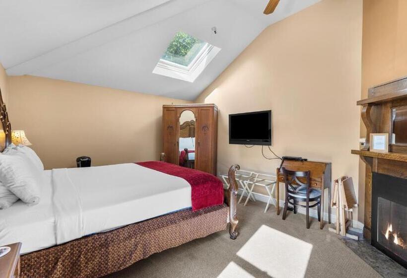 Hennessey House Bed And Breakfast