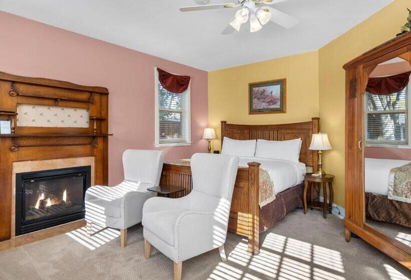 Hennessey House Bed And Breakfast