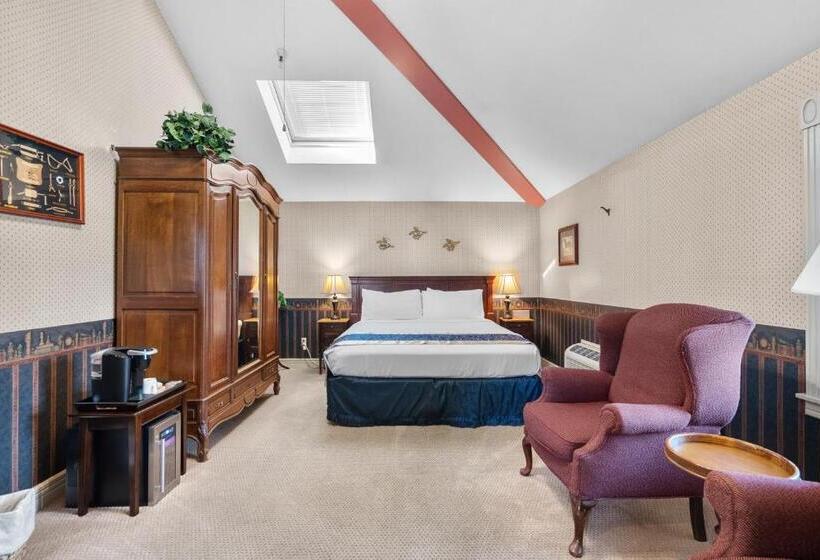 Hennessey House Bed And Breakfast