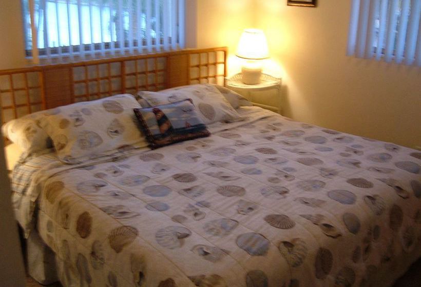 Hideaway Waterfront Resort &