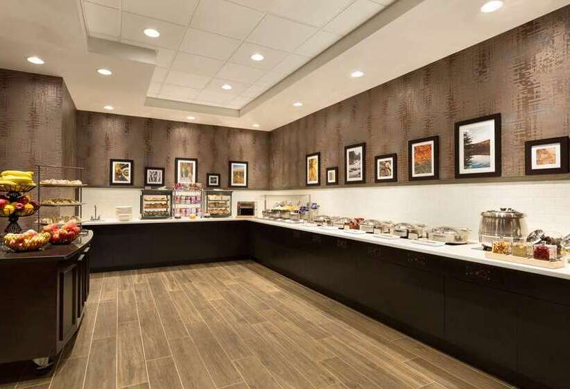 Hilton East Brunswick Hotel & Executive Meeting Center