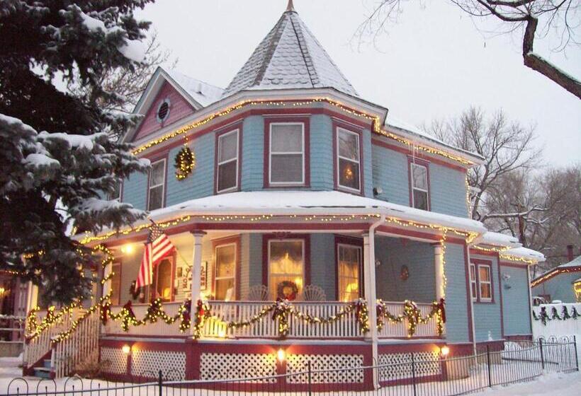 Holden House 1902 Bed & Breakfast Inn