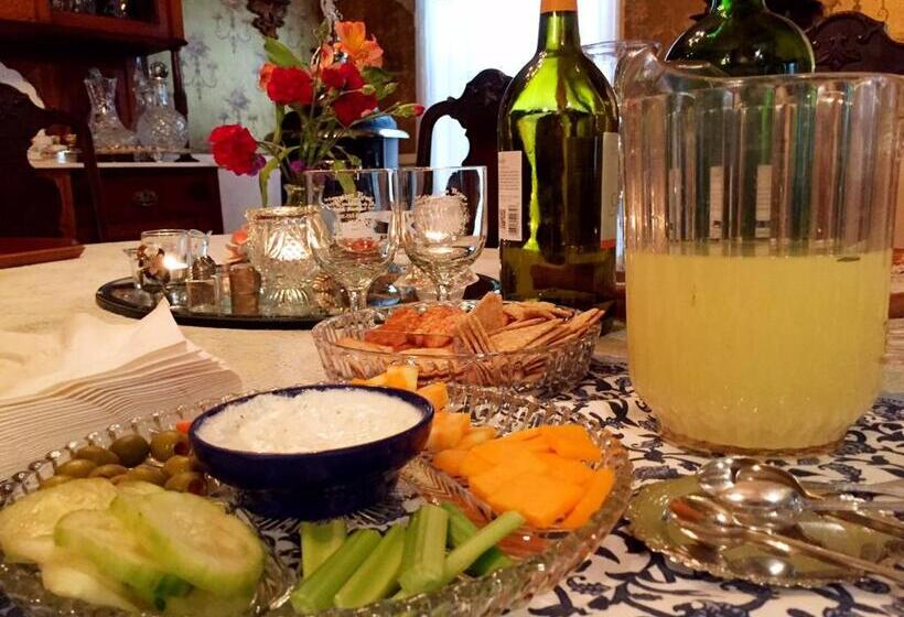 Holden House 1902 Bed & Breakfast Inn