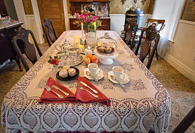 Holden House 1902 Bed & Breakfast Inn