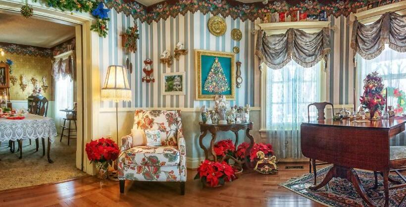 Holden House 1902 Bed & Breakfast Inn