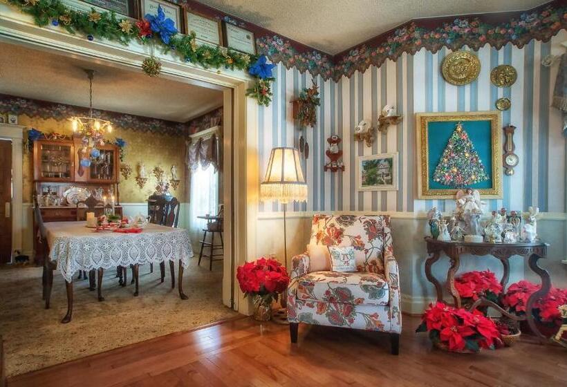 Holden House 1902 Bed & Breakfast Inn