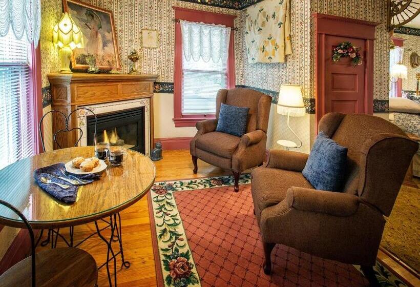 Holden House 1902 Bed & Breakfast Inn