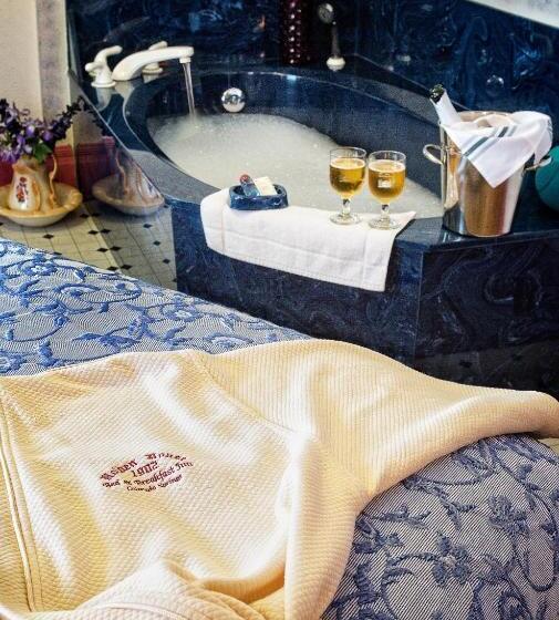 Holden House 1902 Bed & Breakfast Inn