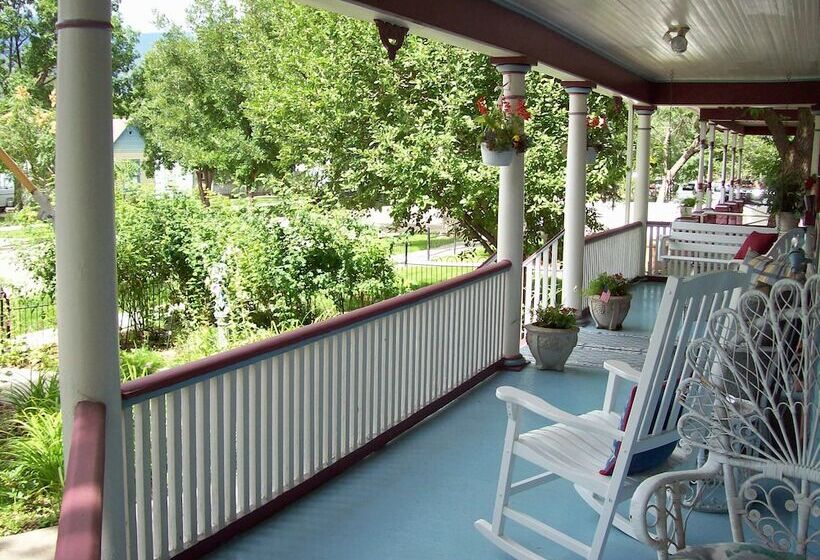 Holden House 1902 Bed & Breakfast Inn