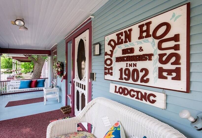 Holden House 1902 Bed & Breakfast Inn